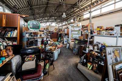 Bari, il mercatino dell'usato di via Bruno Buozzi: �Vendiamo ci� di cui la gente si disfa�